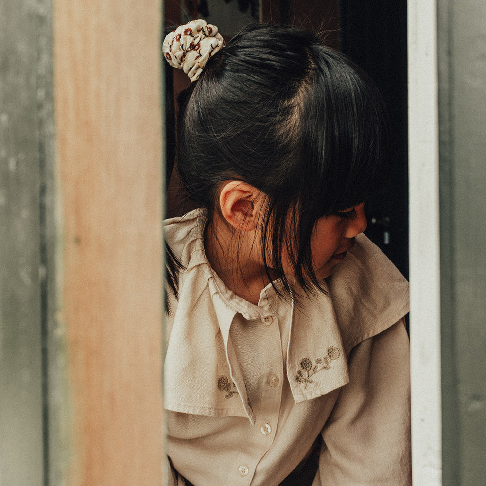 
                      
                        Ruby blouse | sand
                      
                    