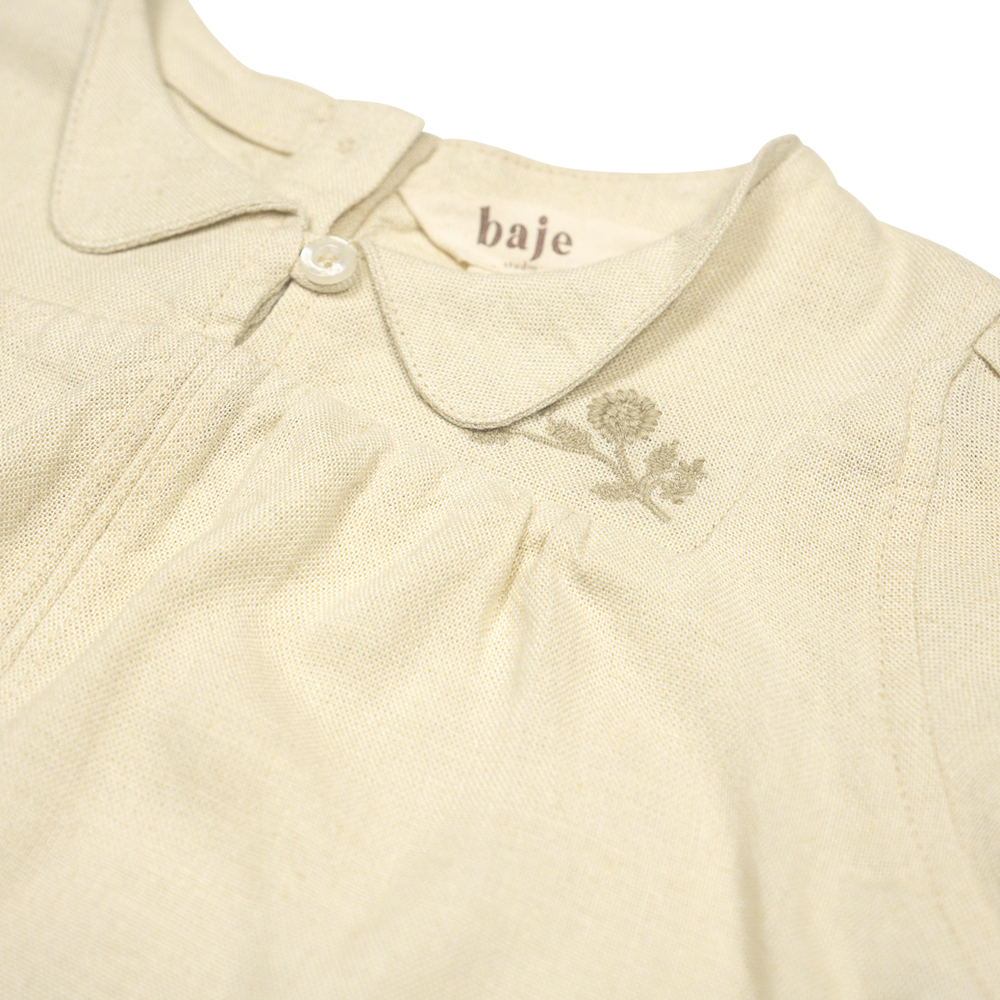 
                      
                        Delan blouse | sand
                      
                    