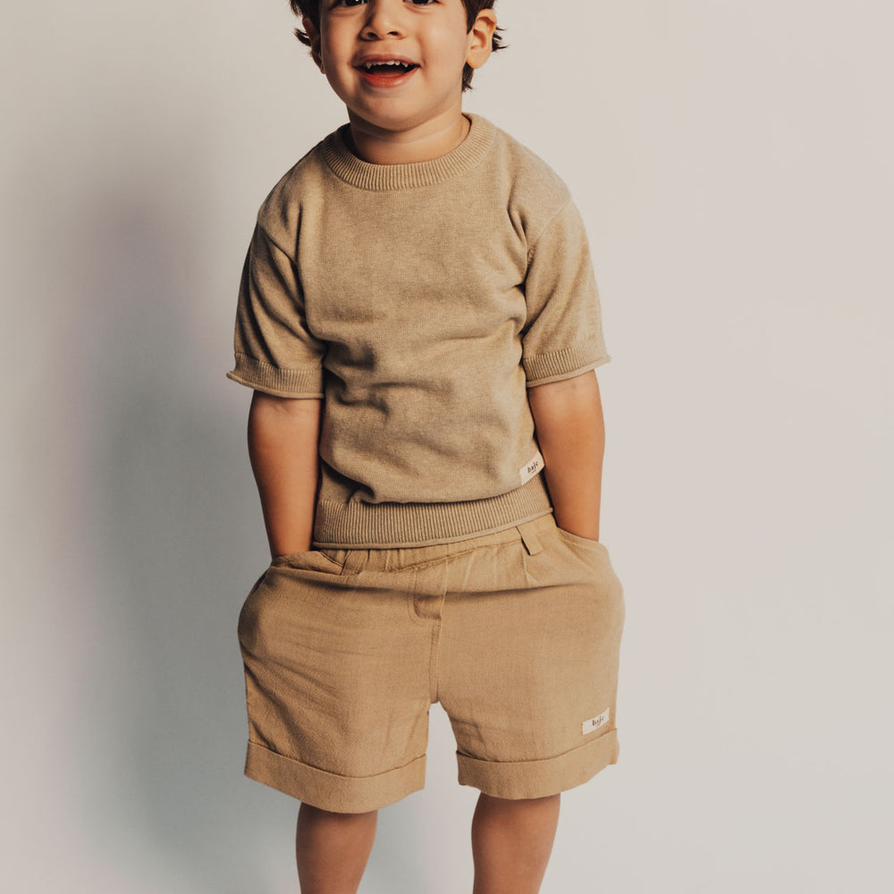 
                      
                        Mills short | taupe
                      
                    